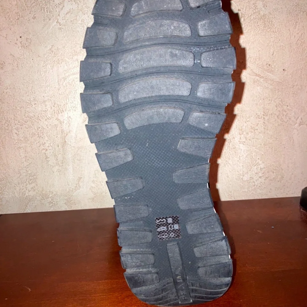 Mens Prada Shoes 9 1/2 - Picture 9 of 12